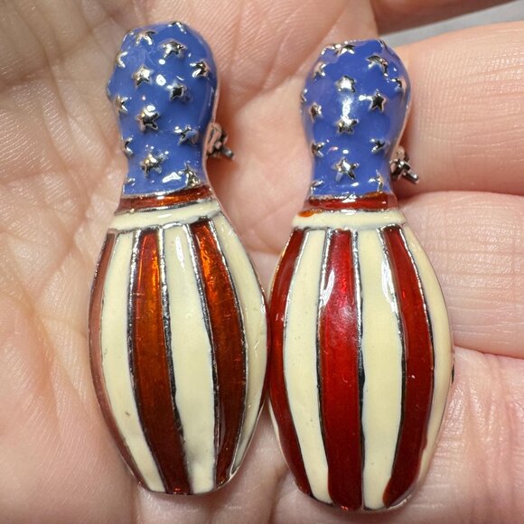 Bowling Pin Brooch Set, Vintage Patriotic Enamel Pins (Pair) - Picture 3 of 6